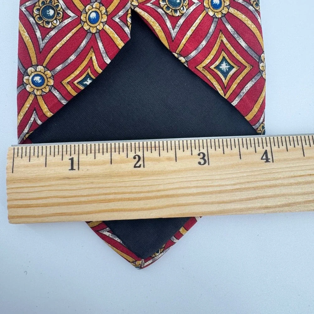 The Metropolitan Museum of Art Silk Necktie Floral Medallion‎ Burgundy
